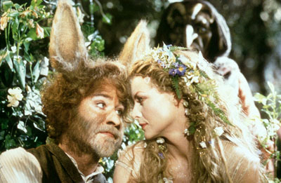Bottom (Kevin Kline) and Titania (Michelle Pfeiffer) (Michael Hoffman, 1999)