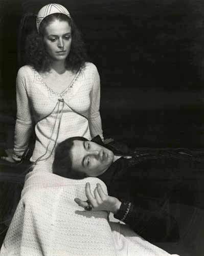 Dennis Lipscomb (Hamlet) and Bairbre Dowling (Ophelia) III,2 (Cleveland 1977)