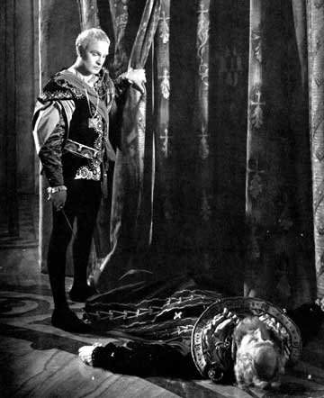 Laurence Olivier (Hamlet) (1948) III,4 Thou wretched, rash, intruding fool, farewell!