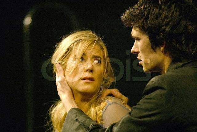 Ben Whishaw (Hamlet) and Imogen Stubbs (Gertrude) (Old Vic, London April 23, 2004)