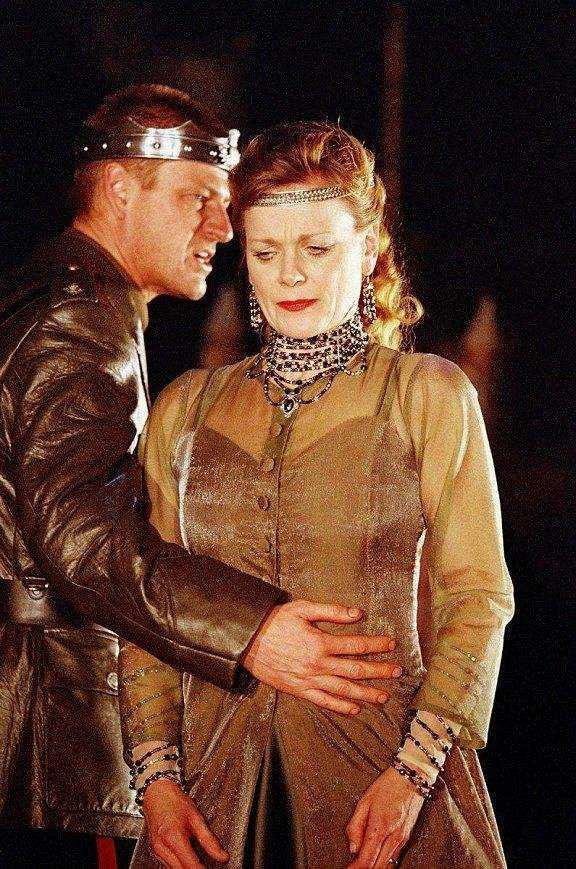 Sean Bean (Macbeth) and Samantha Bond (Lady Macbeth) (Milton Keynes Production; 2002)